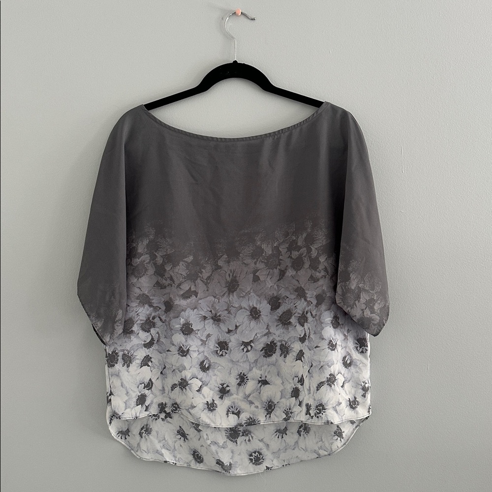Violet & Claire Charcoal Floral Blouse Size Large